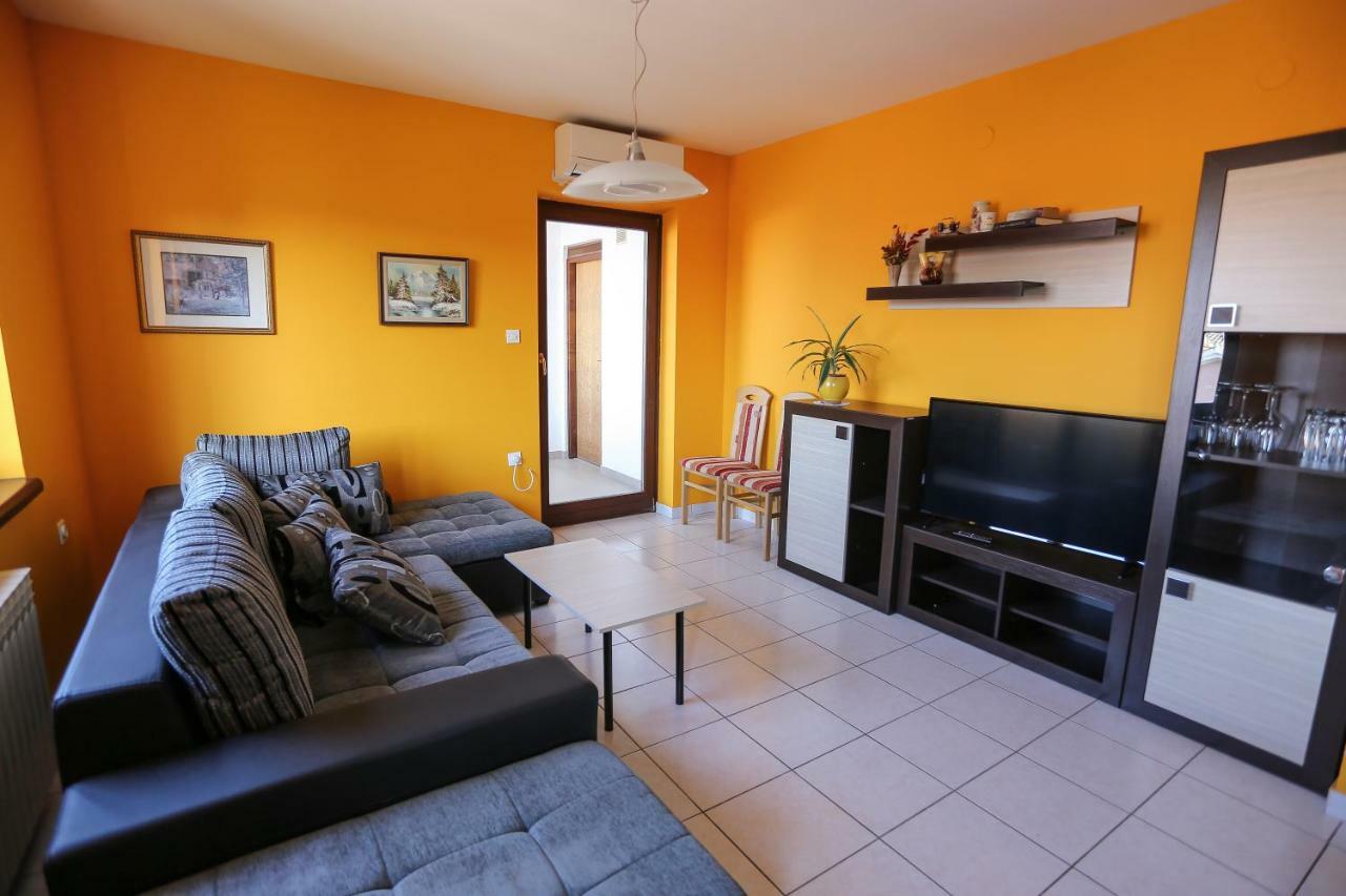 Apartment Sunny Place Пула Екстер'єр фото
